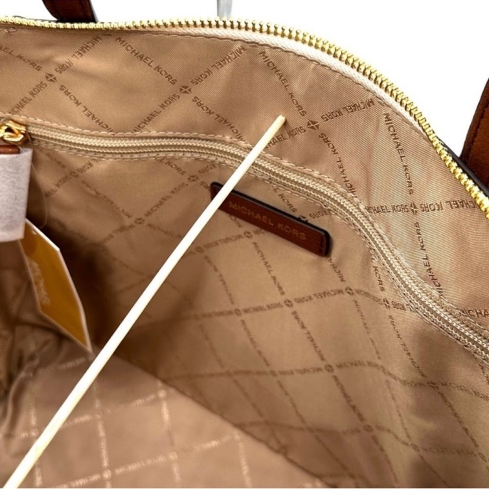 Michael Kors Large Charlotte Tote Bag & Large Double Zip Wallet Vanilla/Brown - Picture 9 of 13